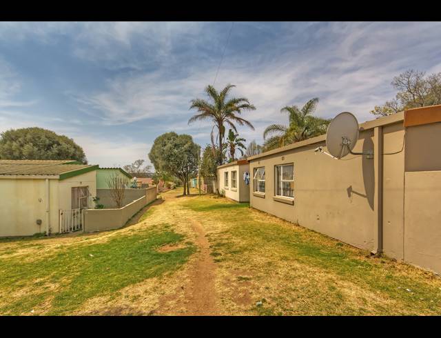 3 BEDROOM TOWNHOUSE FOR SALE IN BLOUBOSRAND